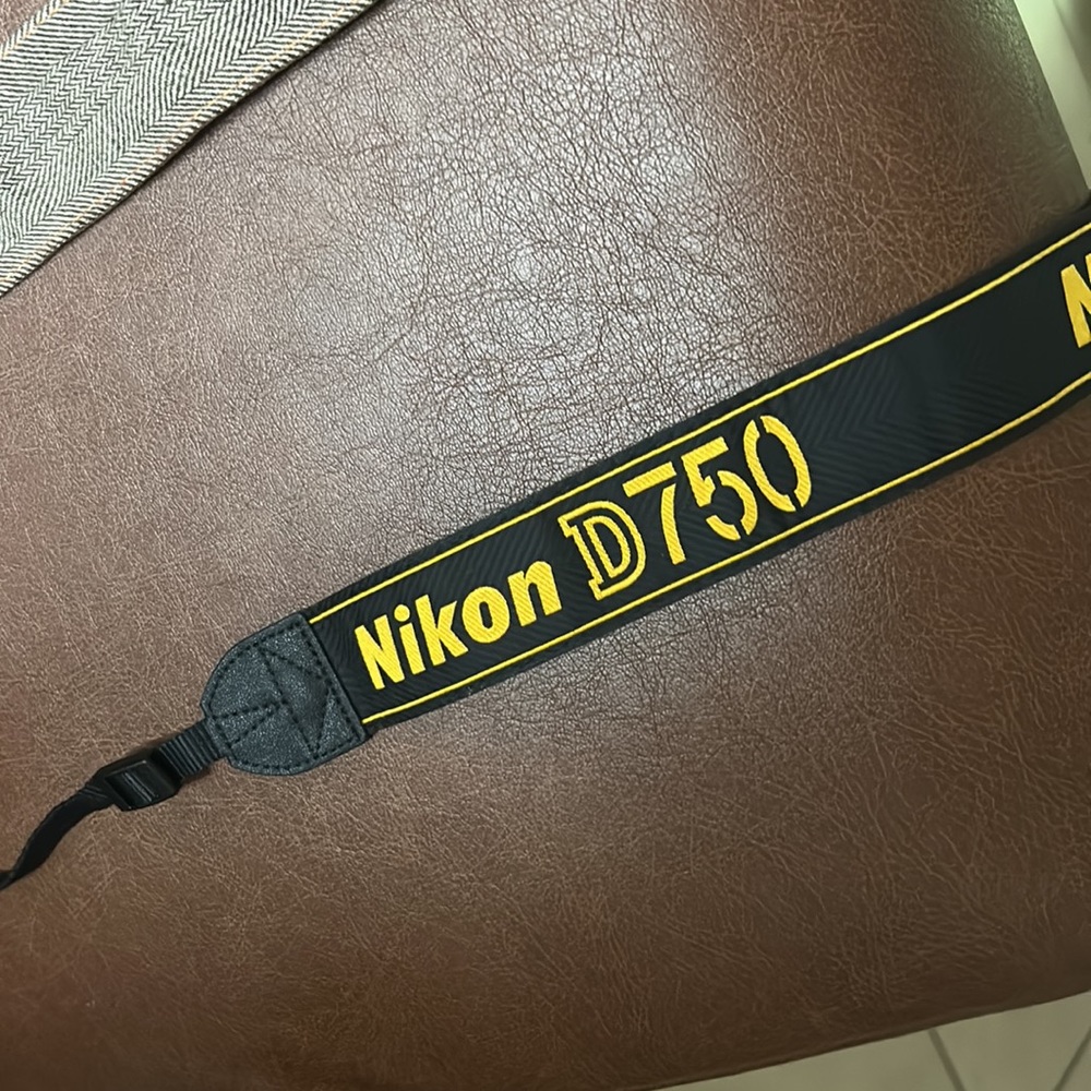 Brand new Nikon d750 strap